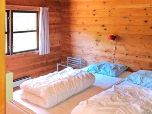 2 Schlafzimmer, individuell eingerichtet