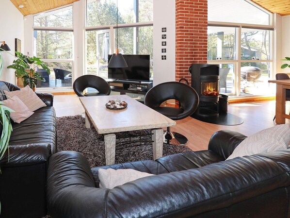 Hus | Vardagsrum | Dvd-spelare och en mp3-dockningsstation