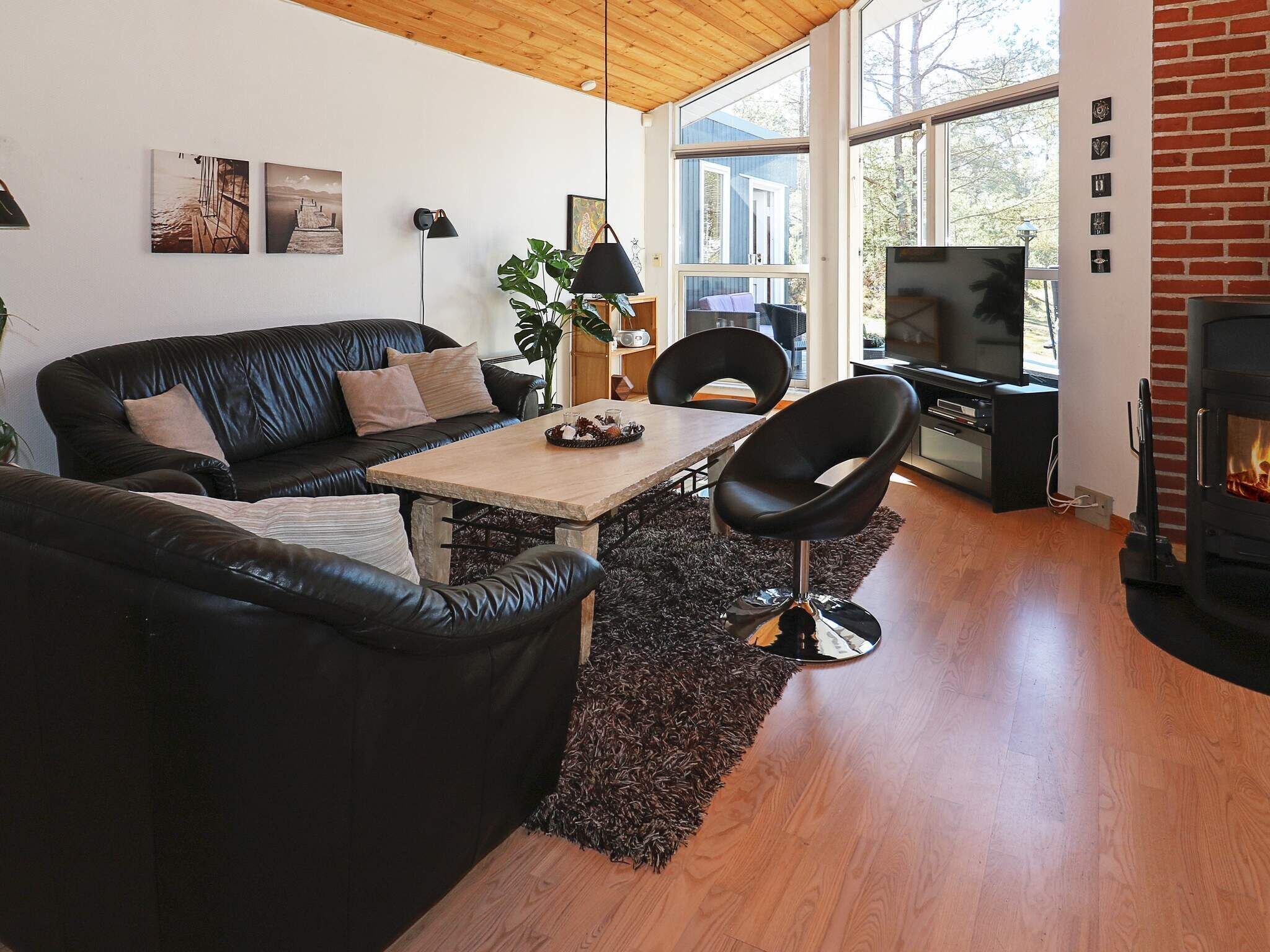 House | Living room | DVD player, MP3 dock