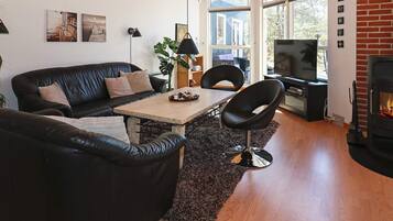 House | Living room | DVD player, MP3 dock