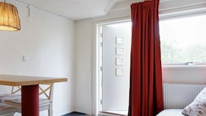 1 habitación y muebles diferentes 