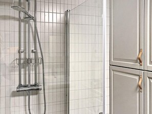 Bathroom - 4 Person Holiday Home in Hunnebostrand (Hunnebostrand)