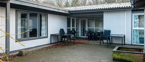 House | Outdoor dining
