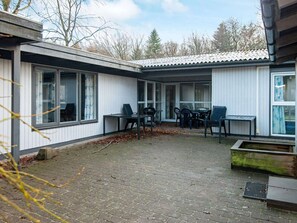 House | Exterior - Tranquil Holiday Home in Glesborg with Hot Tub & Sauna (Glesborg)