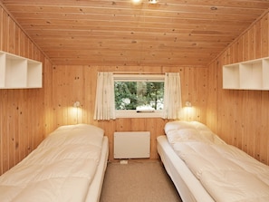3 bedrooms, cribs/infant beds