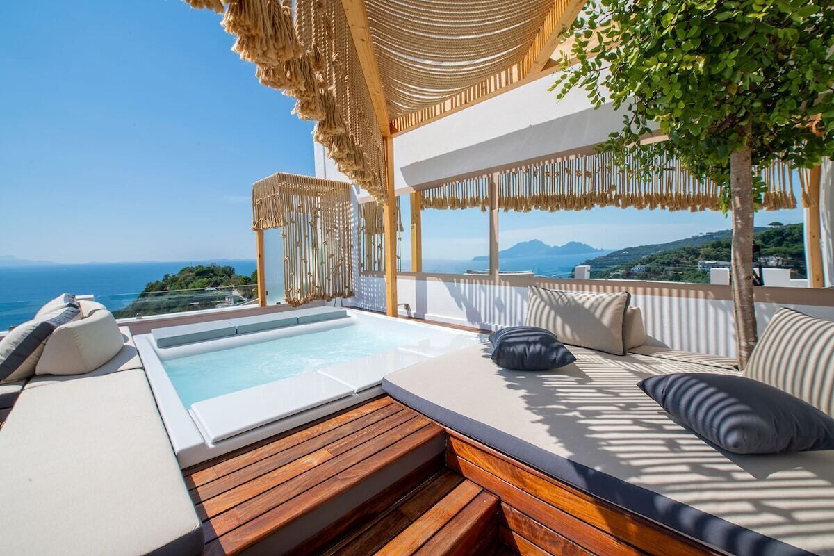 Bañera de hidromasaje al aire libre