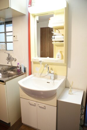 ヘアドライヤー、タオル