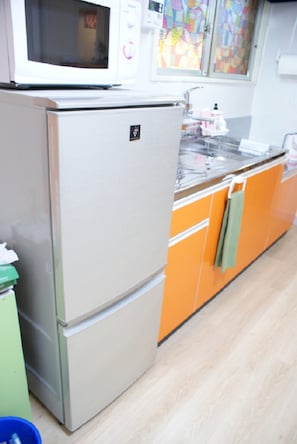 冰箱、微波炉、炉灶、厨具/餐具