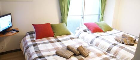 3 bedrooms, desk, free WiFi, bed sheets