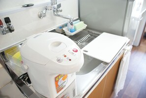 雪櫃、微波爐、爐具、廚房用具/餐具/器皿