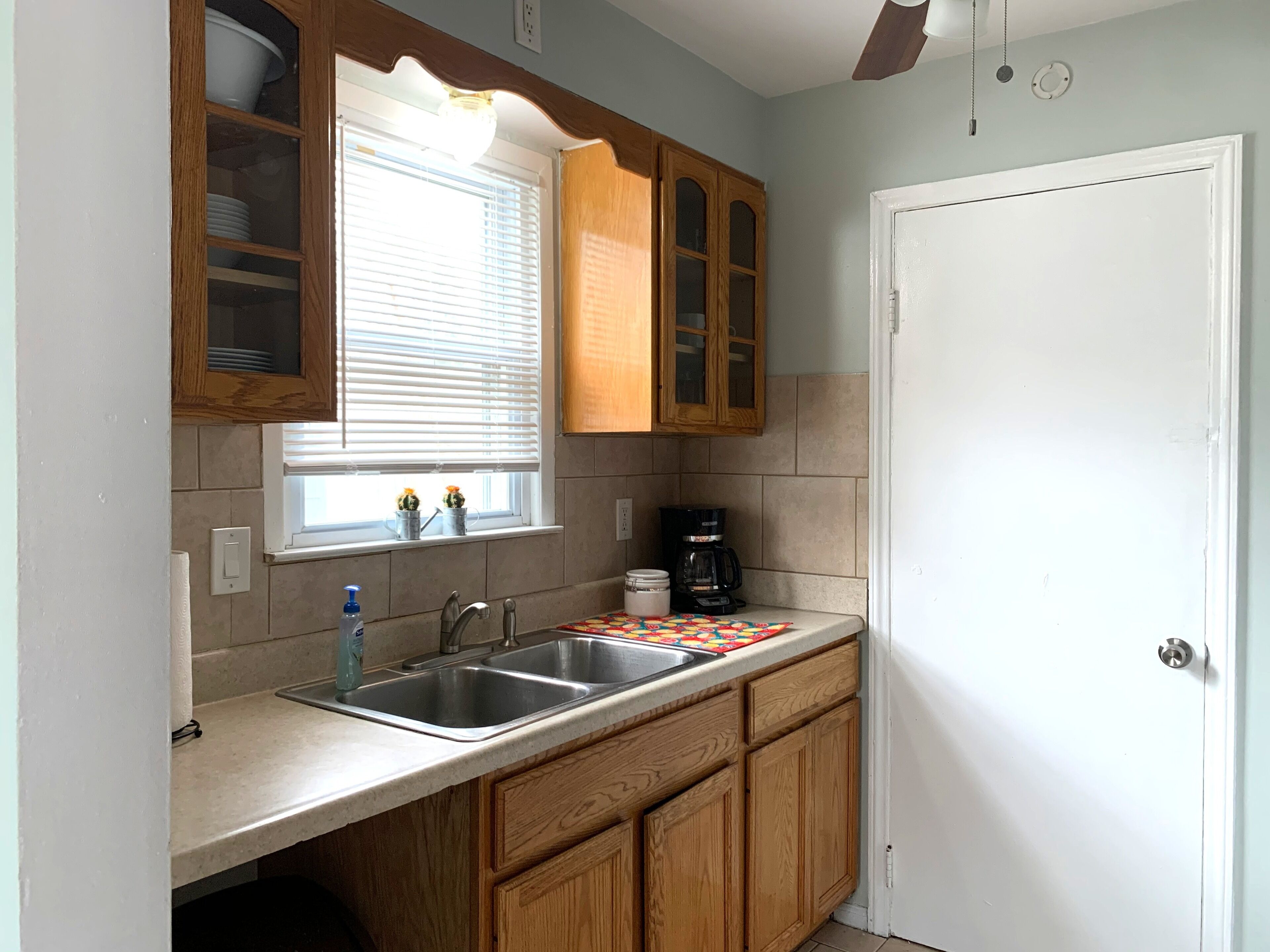 Colorful and Stylish Retreat - 5 Min To GM