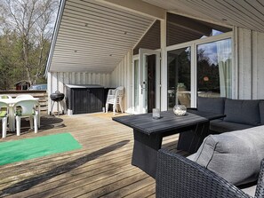 House | Exterior - Vibrant Holiday Home in BlÃ¥vand near Sea (Blavand)
