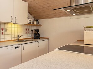House | Private kitchen - Vibrant Holiday Home in BlÃ¥vand near Sea (Blavand)