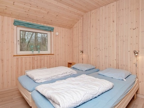 3 bedrooms, cribs/infant beds