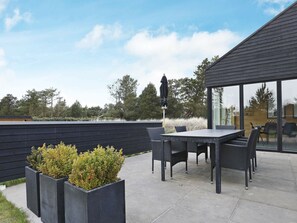 Balcony - Captivating Holiday Home in Blåvand With Sauna (Blavand)