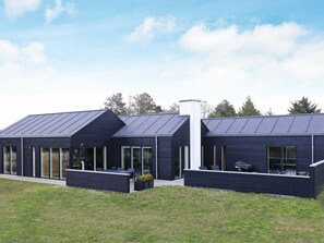 Exterior - Captivating Holiday Home in Blåvand With Sauna (Blavand)