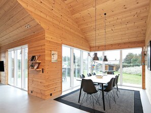 Dining - Captivating Holiday Home in Blåvand With Sauna (Blavand)