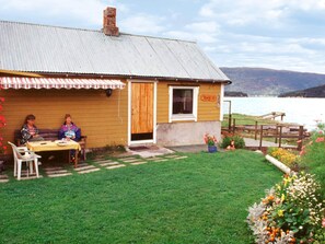 House | Outdoor dining - 4 Person Holiday Home in Vistdal (Molde)