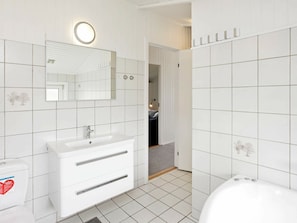 Bathroom - Quaint Holiday Home in Vejers Strand With Sauna (Vejers Strand)