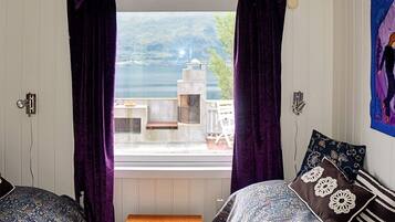 House | 5 bedrooms, individually furnished