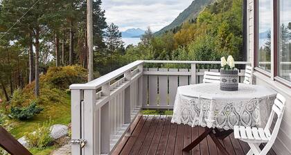 8 Person Holiday Home in Eidsvag-by Traum