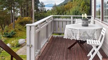 ุงูู
ูุดุฃุฉ ู
ู ุงูุฎุงุฑุฌ