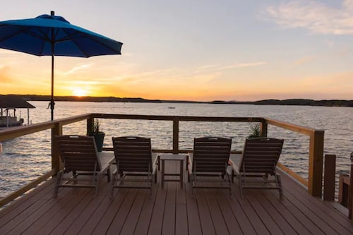 Water Front Smith Mountain Lake! Diving board, Water slide and More!
