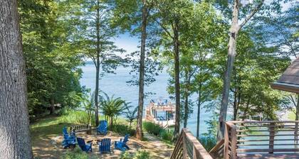 Water Front Smith Mountain Lake! Diving board, Water slide and More!