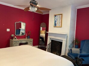 1 bedroom, Internet - Historic District 6 Blocks to Market Street (Charleston)