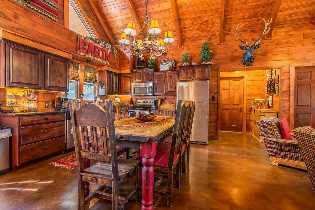 Custom Decor, HotTub, Real Log Cabin, Grill, Near Big Cedar