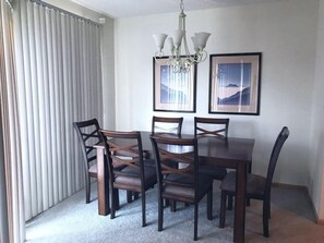 House | Private kitchen | Fridge, microwave, stovetop, dishwasher - Windjammer 33 (Osage Beach)