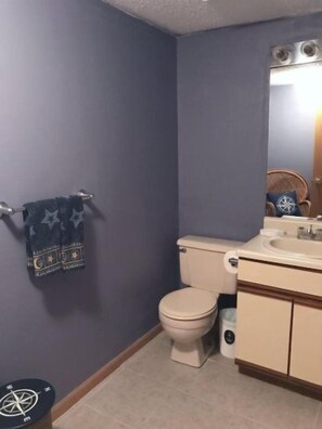 House | Bathroom - Windjammer 33 (Osage Beach)