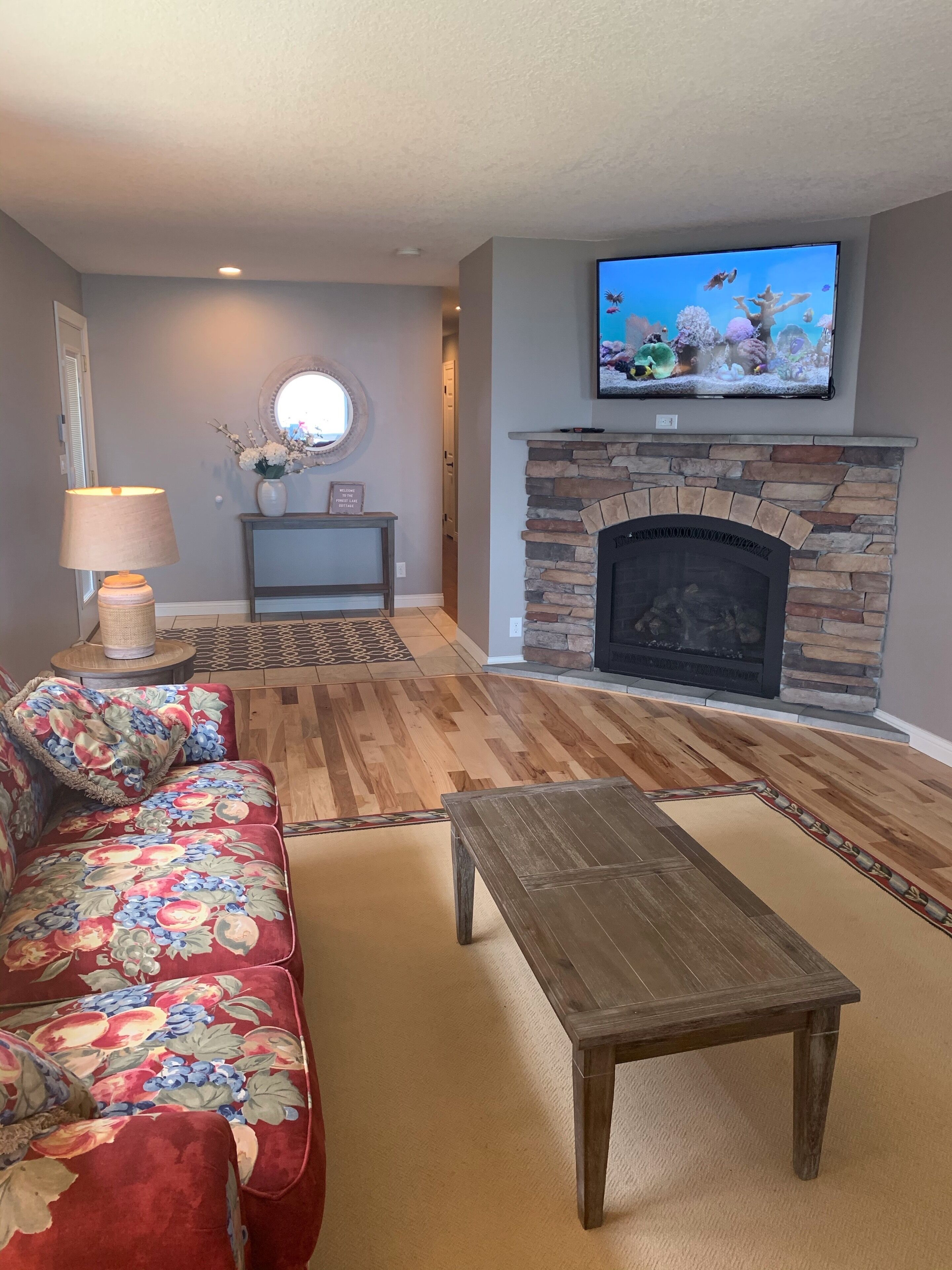 Lakefront Cottage on Forest Lake - Great for Families!