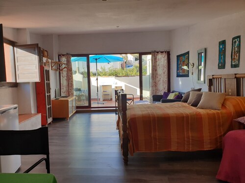 Rooftop studio located between the beach in Cambrils and the Priorat wine district