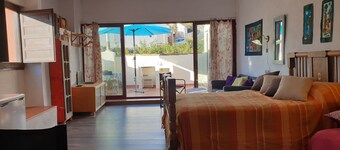 Rooftop studio located between the beach in Cambrils and the Priorat wine district