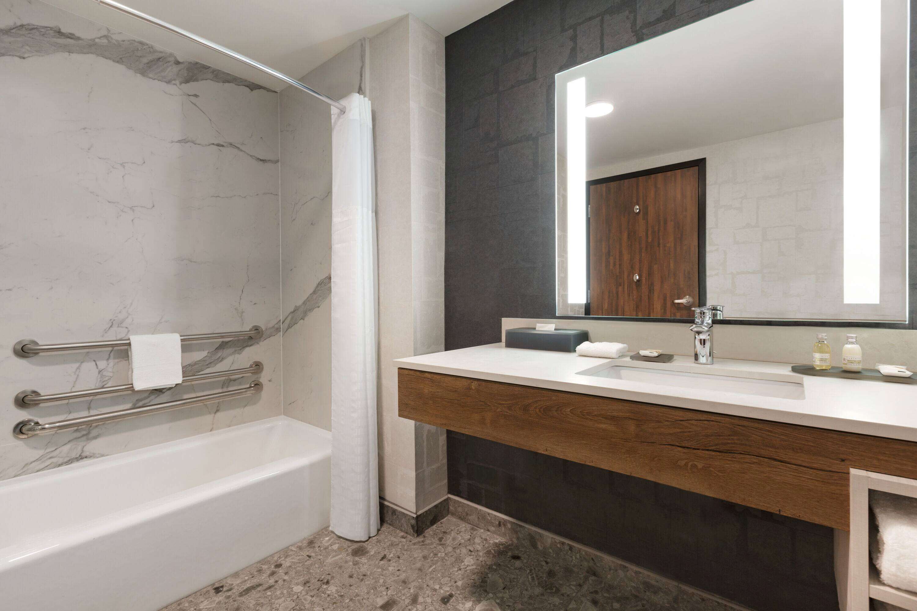 room, 1 king bed, hearing accessible, non smoking (bathtub w/ grab bars) | accessible bathroom