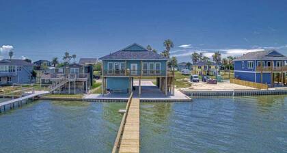 Bay Front 4/3.5 home on Copano Bay! Pet Friendly