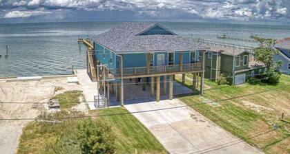 Pet Friendly 4/3.5 home on Copano Bay with private pier!