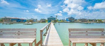 Pet Friendly 4/3.5 home on Copano Bay with private pier!