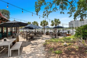 Outdoor dining - Oceanview Condo at Blue Water Keyes Resort - Sleeps 6 - Pools & Lazy River (North Myrtle Beach)