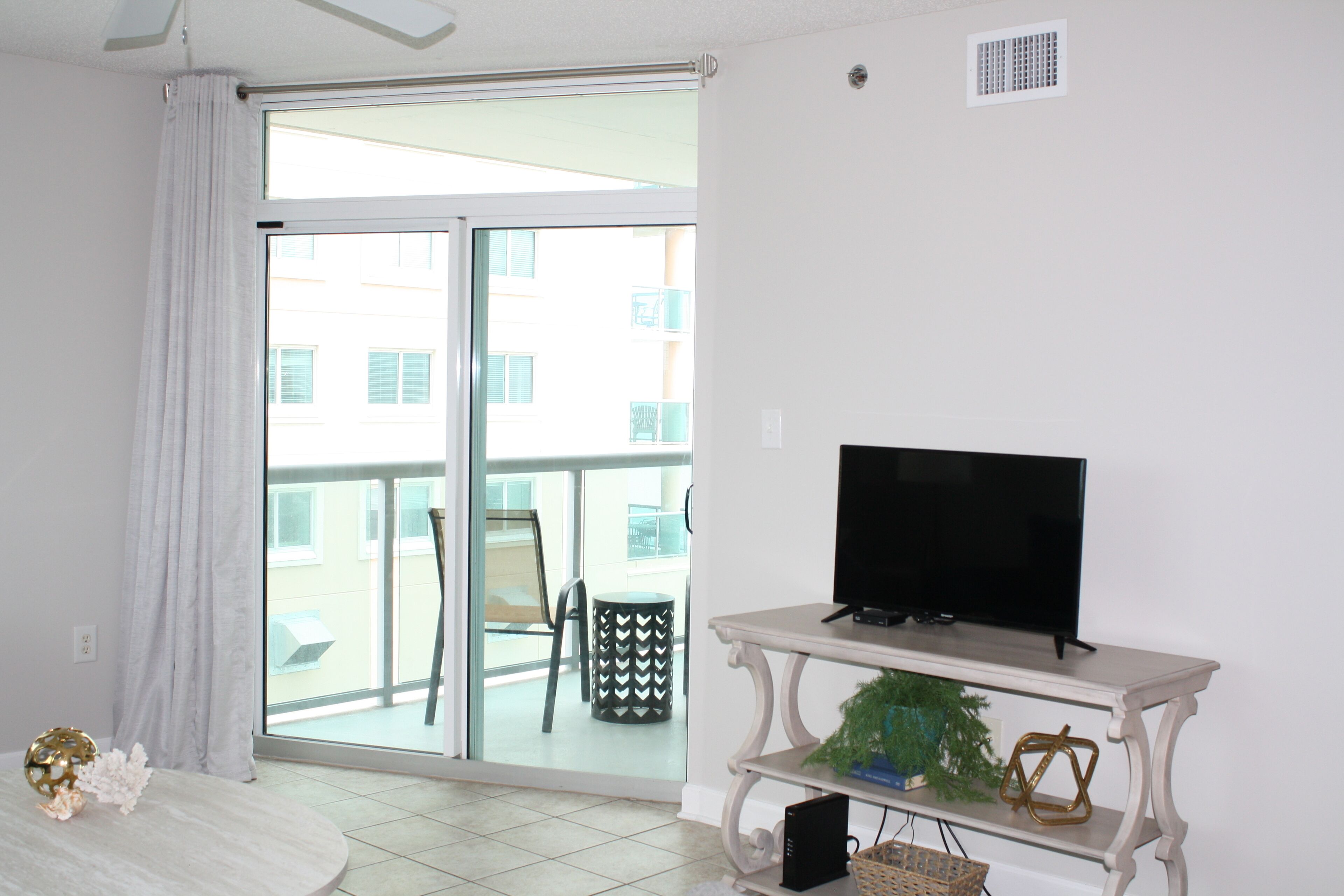  2/2 Condo Oceanfront - Great Views & Wonderful Amenities!