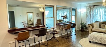 TX Swiss Alp Chalet w/Pool!!!