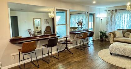 TX Swiss Alp Chalet w/Pool!!!