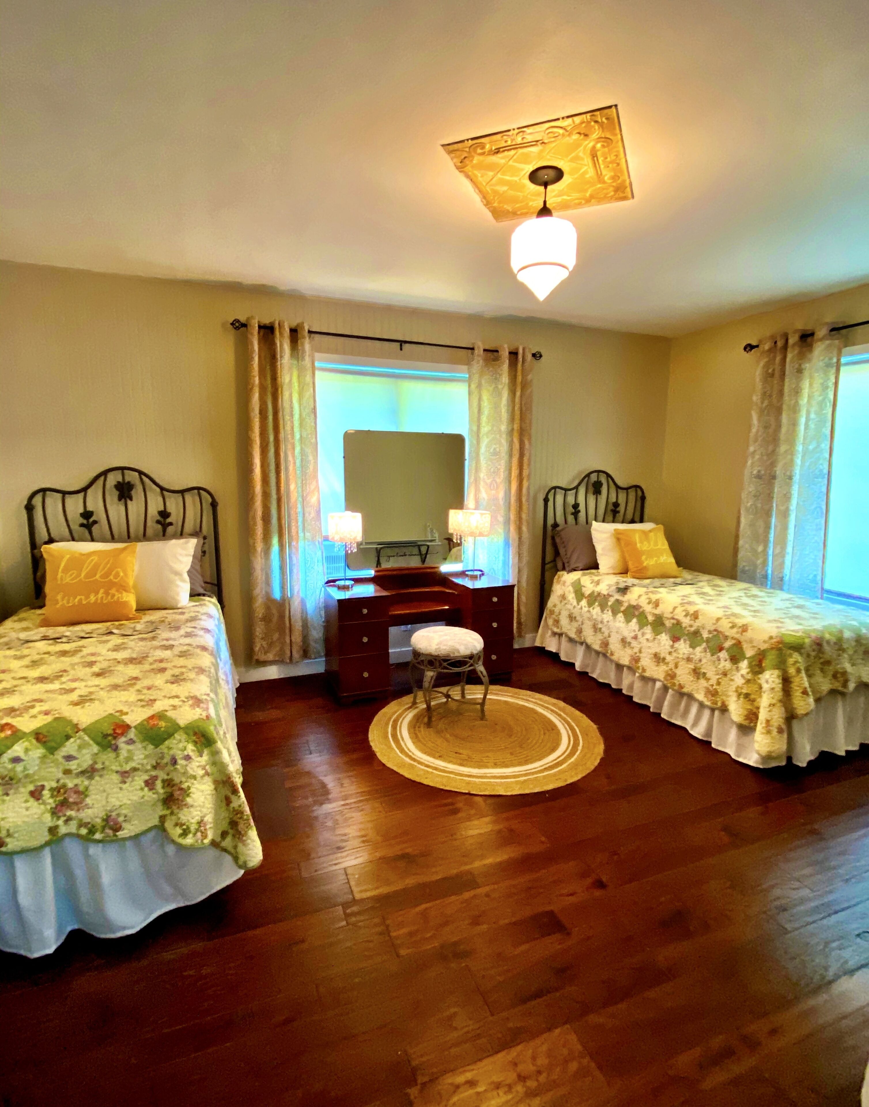 TX Swiss Alp Chalet w/Pool!!!