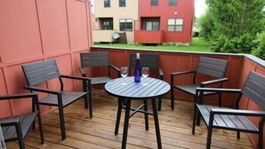 A wooden deck with a round table and six chairs. - Athens townhouse, 4 beds, 2 kings. 2 twins, in 2 bedrooms, 2,5 baths, FREE WIFI, (Athens)
