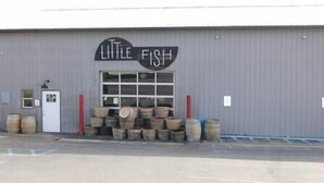 A building with a sign reading "Little Fish" and a stack of wooden barrels outside. - Athens townhouse, 4 beds, 2 kings. 2 twins, in 2 bedrooms, 2,5 baths, FREE WIFI, (Athens)