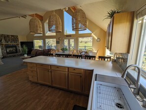 Interior - Golf Course Lakehouse with fantastic views of the lake, mountains & golf course. (Garden City)