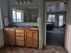 7 bedrooms, iron/ironing board, free WiFi, bed sheets