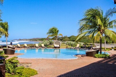 Oceanview Villa w/ private pool, beachside access in Rancho Santana! 