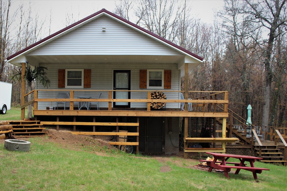 Cozy Lakefront Cabin--Crivitz